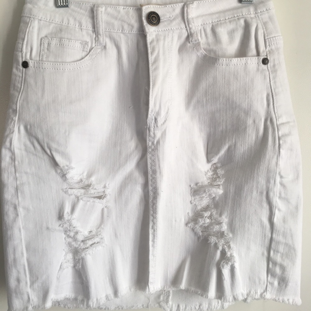 White denim skirt